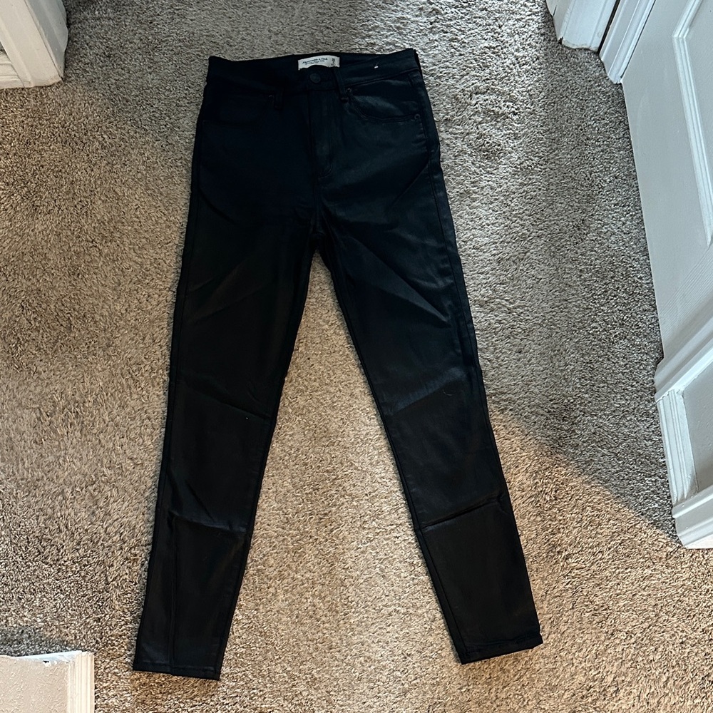 Women’s Black High-Rise Skinny Jeans